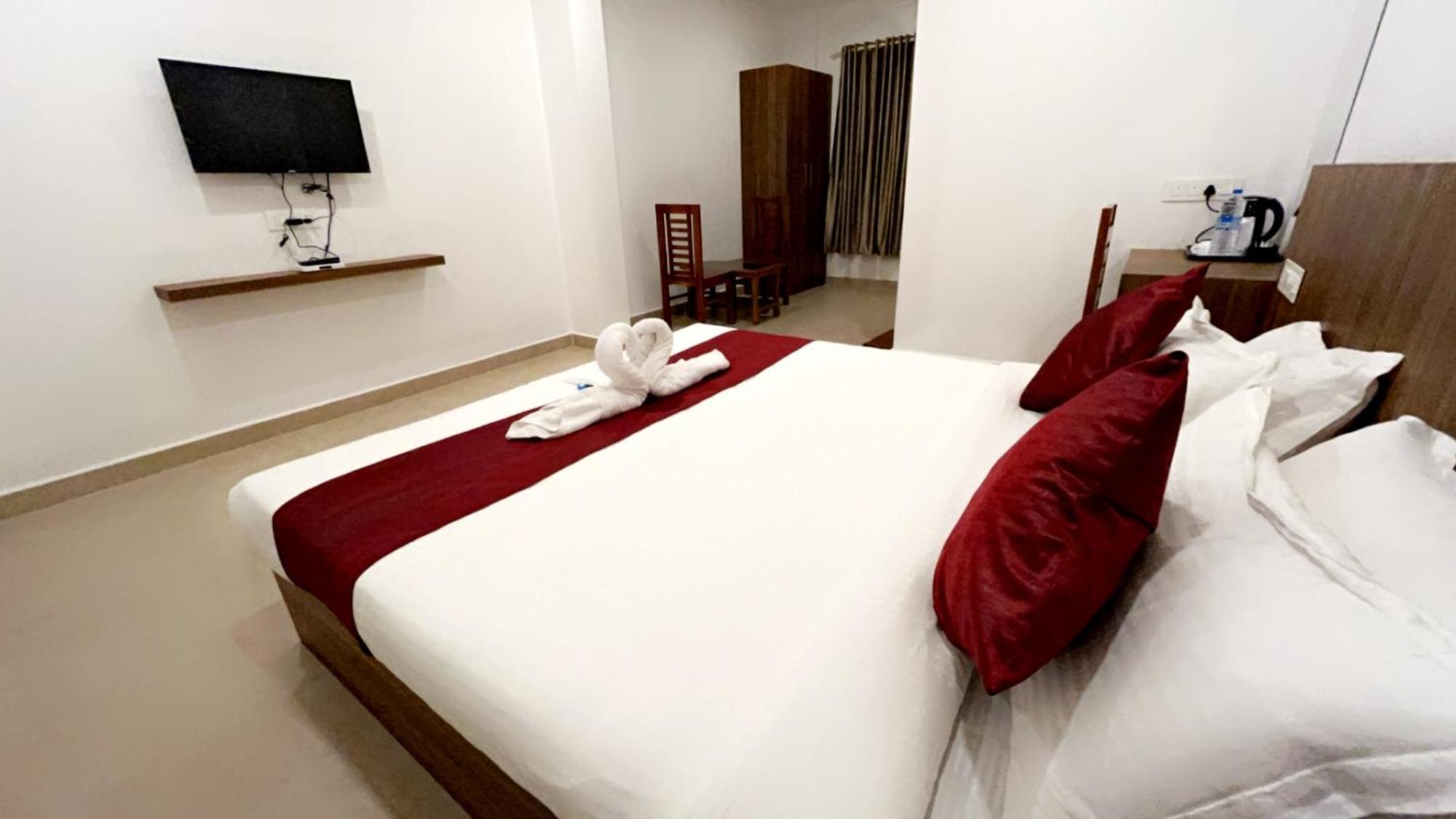 Hotel Dream Suite, Kattappana 外观 照片